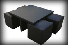 Mesa con 4 Puf